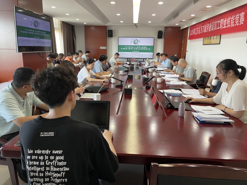 我校召开2025级专业人才培养方案答辩审核会议